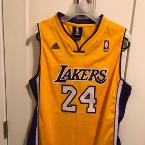 Laker’s Bryant 24  jersey